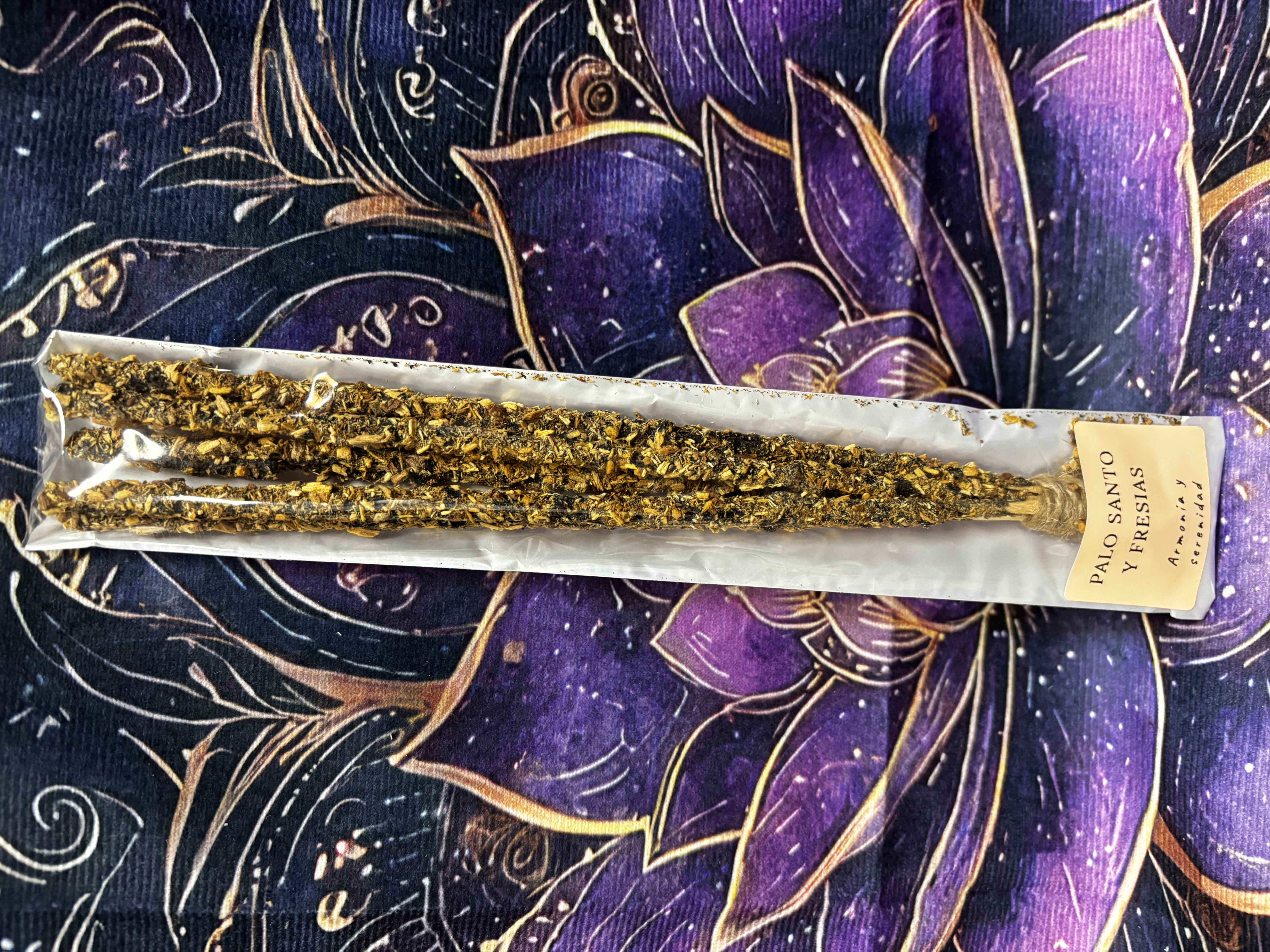 Incienso orgánico Palo Santo y Fresias.